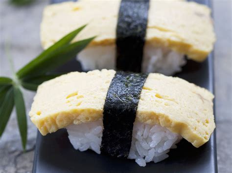 Nigiri Sushi Mit Omelett Tamagosushi Rezept Eat Smarter
