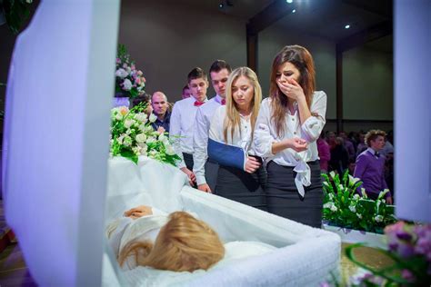 Диана Лебедева Похороны Фото Тела После Аварии —