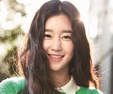 Seo ye ji (it's okay to not be okay) lifestyle | boyfriend, family, height, age, biography ★ 2020#seoyeji#itsokaytonotbeokay#서예지i declare that all slideshow. Seo Ye-ji Biography - Facts, Childhood, Family Life ...