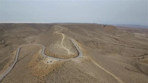 בהתאם לכך, הכביש ייפתח לתנועת מטיילים במהלך סוף השבוע הקרוב. ‫כביש 10 -הגבול המערבי של ישראל עם מצרים‬‎ - YouTube