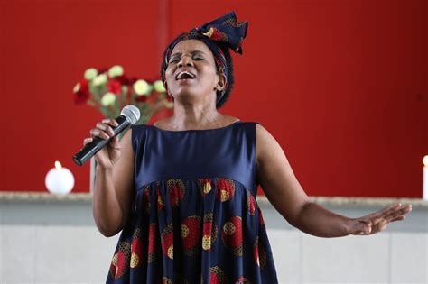Sibongile Khumalos Life Celebrated In Song Dance And Poetry At Memorial