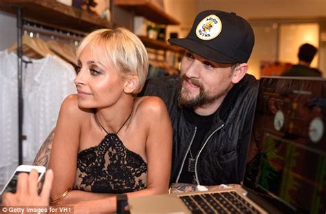 Nicole Richie Shows Off Hairdo At Her House Of Harlow Pop Up Shop Daily Mail Online