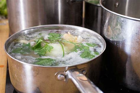 Remove with tongs to serving platter. How Long Does It Take to Boil Chicken Legs? (Drumsticks ...