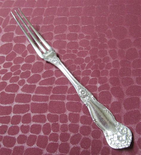 Arbutus Berry Fork 1908 Rogers Silverplate Ornate Florals No Monogram