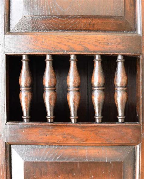 まさに英国伝統のスタイル、チューダー様式のアンティークカップボードq 1789 F｜アンティーク家具