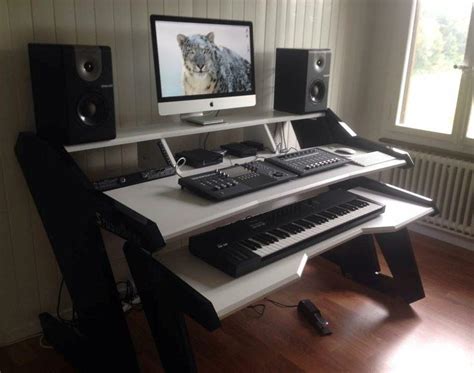 The best music studio desk will really make a difference in your workflow. Music Commander Full Set White - Studio Desk Workstation ...