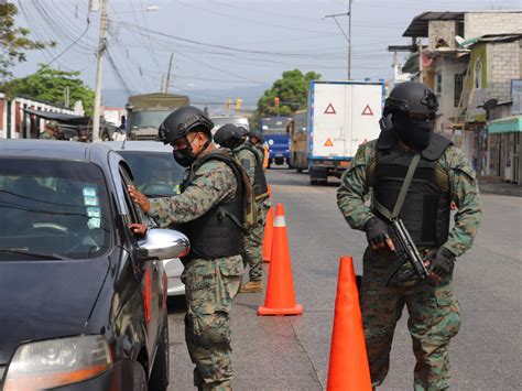 Militares Realizan Operativos De Seguridad En Las Calles De Manta El