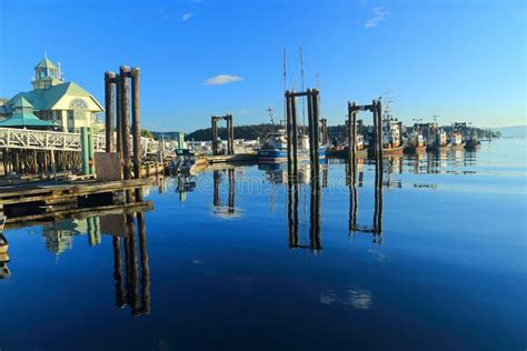 British Columbia Kanada Fishing Boats And Docks At Nanaimo Harbour