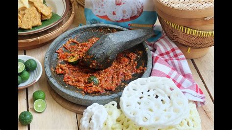 Untuk mempersingkat waktu, berikut ini akan saya sampaikan resep membuat keripik tahu pedas. Resep Sambal Terasi Pedas + Krupuk Bocah-Tua - YouTube