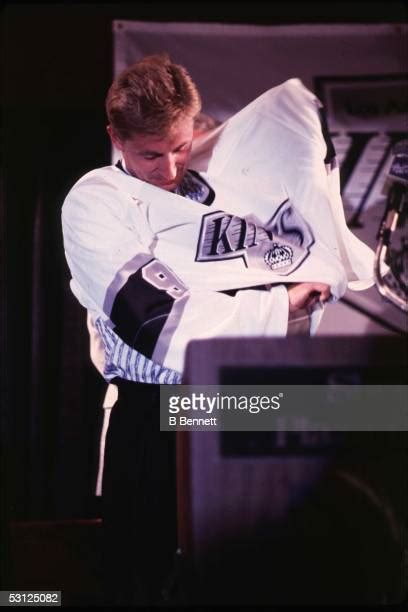 Gretzky Jersey Photos And Premium High Res Pictures Getty Images
