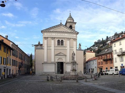 Die kirche ist mit einem aufwendigen bogenwerk mit einem interessanten spiel aus kurven und gegenkurven versehen. Katholische Messen | ticino.ch