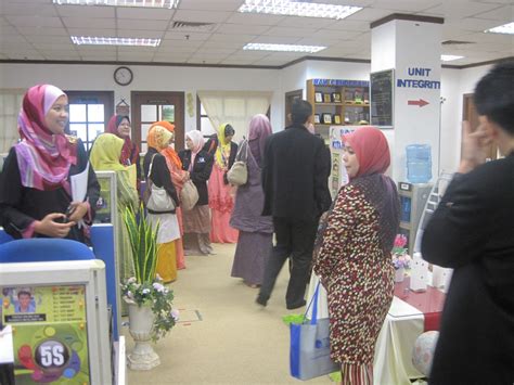 Msdm atau manajemen sumber daya manusia adalah salah satu fungsi dalam sebuah perusahaan atau organisasi yang fokus pada kegiatan rekrutmen, pengelolaan dan. BAHAGIAN PENGURUSAN SUMBER MANUSIA TERIMA LAWATAN PENANDA ...