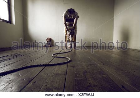 Jeune Femme Ligot E Par Corde Isolated On White Photo Stock Alamy