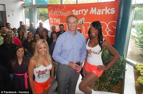 Hooters To Expand Into Delivery In Bid To Boost Sales Daily Mail Online