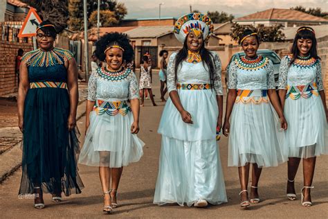 A wedding gown with a train is sure to make you stand out and plus you'll get amazing photos. Modern Zulu Traditional Wedding Dress for women - styles 2d