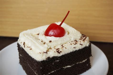 Für den schwarze johannisbeeren kuchen zuerst den mürbeteig zubereiten. Kuchen Der Schokolade Schwarzer Wald Stockfoto - Bild von ...
