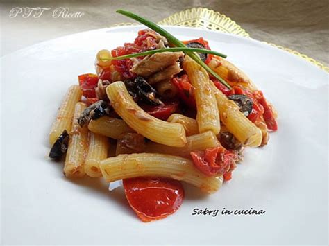 Ricette con tonno in scatola che sia sott'olio o all'acqua tutti lo abbiamo sempre in dispensa, si conserva per molto tempo, ci salva la cena e potete prepararci una varietà di piatti pazzesca. Ricette con Filetti di sgombro sott'olio - PTT Ricette