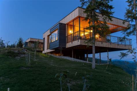 15 Hillside Homes That Know How To Embrace The Landscape Steep Hillside