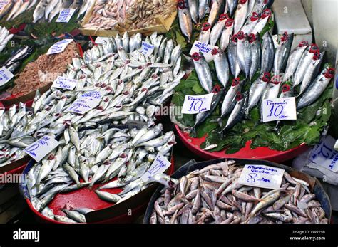 Turkey Istanbul Fish Market Near Galata Bridge Stock Photo Alamy