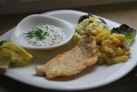 Gebratenes Seelachsfilet mit zweierlei Kartoffelsalat Rezept