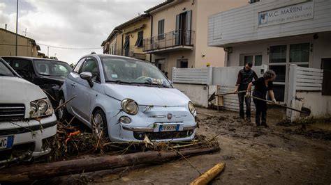 Flooding In Tuscany Leaves Six Dead The New York Times