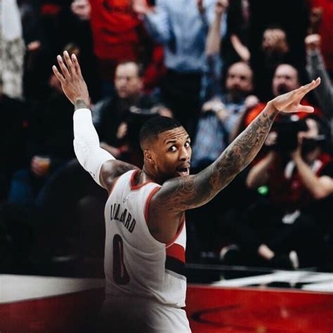 隨著洛杉磯快艇kawhi leonard因為膝傷歸期未定，寫下nba史上最多明星球員缺陣季後賽。 在今（17日）快艇對上爵士關鍵第5戰中，因kawhi leonard膝蓋傷勢影響缺陣而遭遇苦戰，但paul george挺身狂飆37分、16籃板和5助攻，marcus morris與reggie jackson分別拿下25分、22分，終場. 情報 本賽季季後賽至今得分榜:Lillard與Duran - 看板 NBA - 批踢踢實業坊