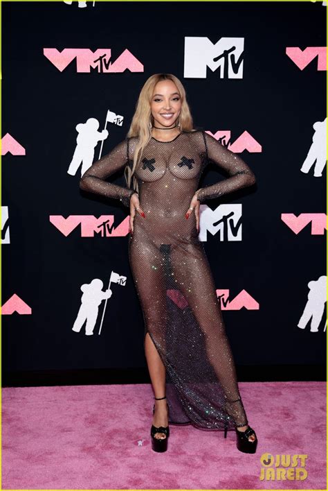 Tinashe Wears Most Daring Look Yet Goes Nearly Naked On MTV VMAs