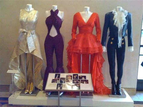 You are welcome to post anything and everything selena! Her Outfits At Her Museum | Selena quintanilla, Selena ...