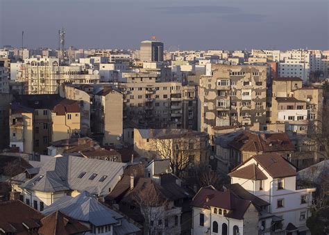 Sunt cei mai supusi la restrictii. Noi restrictii in Bucuresti. Masurile valabile de la ora ...