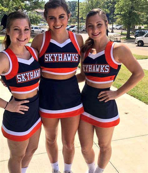 College Cheerleading Poses Stunts Hot Cheerleaders Hottest Nfl
