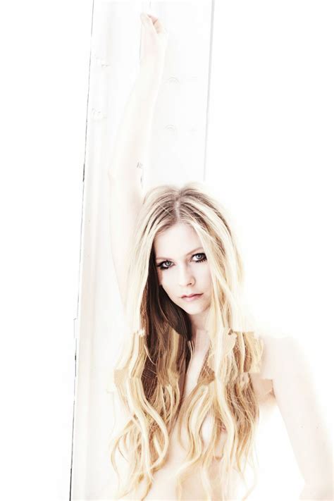 Avril Lavigne Nude And Sexy 7 Photos Thefappening