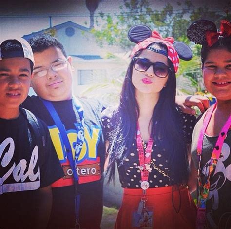 Biography, ethnicity, religion, interesting facts, favorites, family, updates, childhood facts, information and more Becky,Frankie,Alex,Stefi Gomez | Becky G style | Pinterest