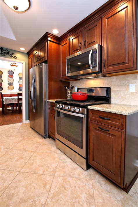 › wholesale kitchen cabinets louisville ky. Jeffersonville Galley kitchen - Traditional - Kitchen - Louisville - by Louisville Handyman, Inc.