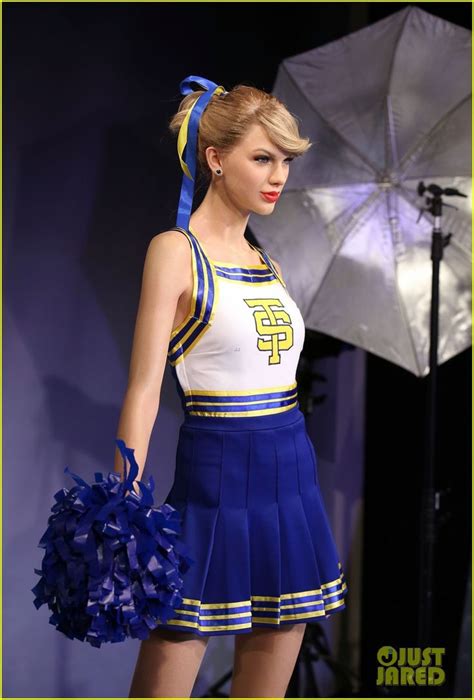 Taylor Swifts New Wax Figure Makes Its Debut See It Here Taylor Swifts New Wax Figure