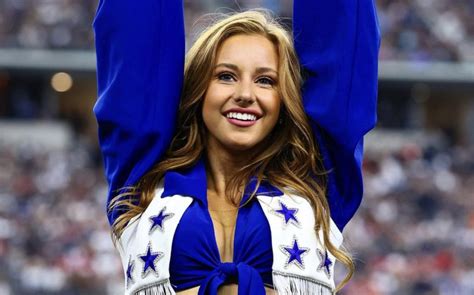 Cowboys Cheerleader Has Word Message Before Kickoff Sunday Night The Spun
