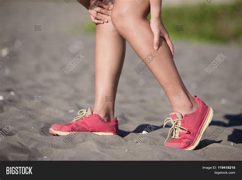 sport woman knee image and photo free trial bigstock