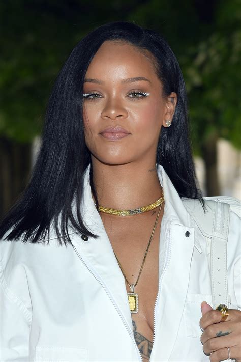 Rihanna Uses Biore Pore Strips To Get Rid Of Blackheads Just Like You