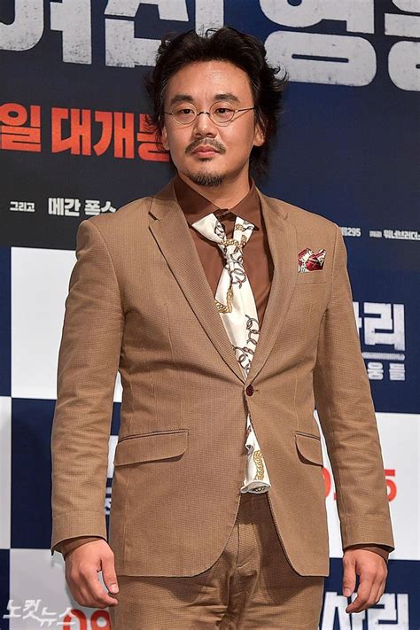 나인우가 신혜선을 구하려다 칼에 맞고 쓰러졌다. 철인왕후 - ì‹ í⃜œì„ ê¹€ì •í⃜„ ì•„ë‹Œ ì‚°ì ...