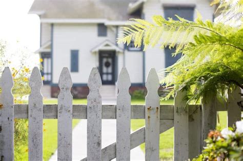 Best White Picket Fence Ideas Designs Pictures In 2020 Own The Yard
