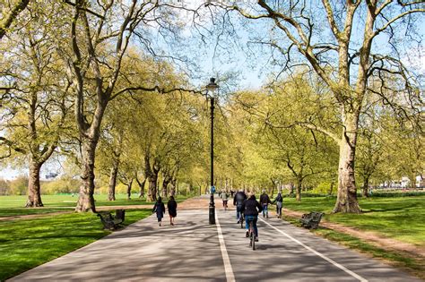 Hyde Park In London Stroll Through A Historic Royal Park Go Guides