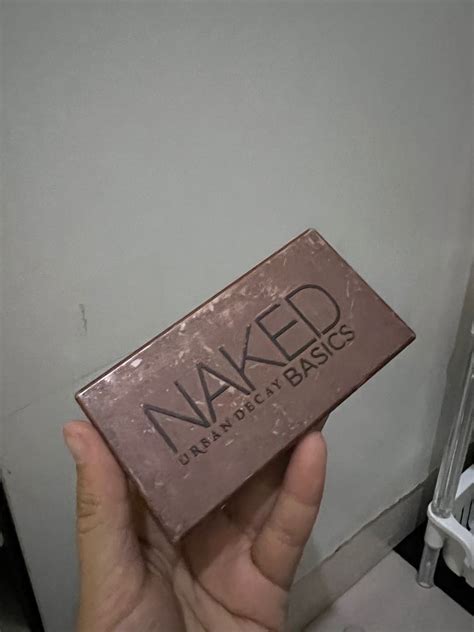 NAKED Basic Eyeshadow Palette Kesehatan Kecantikan Rias Wajah Di Carousell