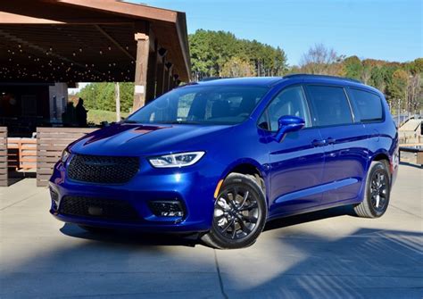 2021 Chrysler Pacifica Awd Review By Larry Nutson