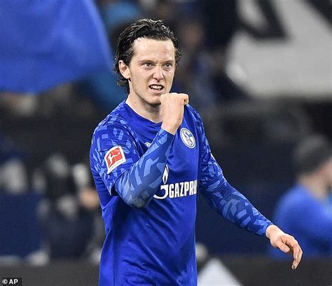 Da wirft aber einer ordentlich mit der bin froh, wenn gregoritsch 5 buden macht, solange kutucu seine 10 für die daison voll macht. Schalke 2-0 Borussia Monchengladbach: Suat Serdar and ...