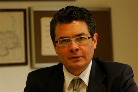 Alejandro gaviria es un lector empedernido y un bibliófilo en ciernes, busca en las librerías de viejo en este libro sobre libros reflexiona, a partir de sus lecturas desordenadas, de temas actuales que. Alejandro Gaviria / "Necesitamos decirnos verdades ...
