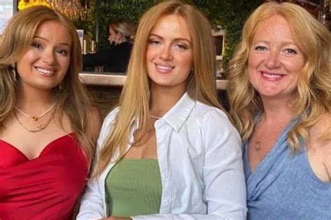Eastenders Maisie Smith Poses With Her Lookalike Sister And Mum As