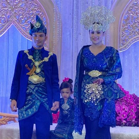 Malam berinai iqa dan fauzan. VIDEO "Cantik berseri.." Live Majlis Malam Berinai Elly ...