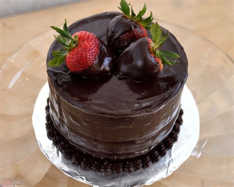 طرز تهیه کیک کیک شکلاتی با رویه موکا طرز تهیه کرم موکا پخت انواع کیک مجله تصویر زندگی