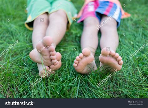 Group Happy Children Feet Lying On Foto Stok 476347456 Shutterstock