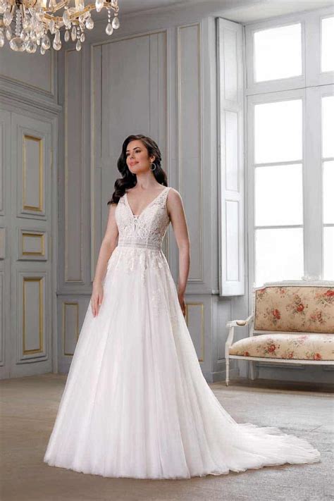 Brautmode amelie brautkleid 20121#brautmode #brautkleid #curvystyle #curvy #plussize #plussizefashion #amelie #köln #annamoda #brautmode2019 #hochzeit #hochzeitskleid #braut Brautmode Amelie | Brautkleid 20101 - Anna Moda