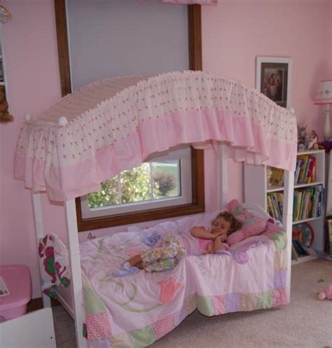 Little Girls Bedroom Decorating Ideas And Adorable Girly Canopy Beds